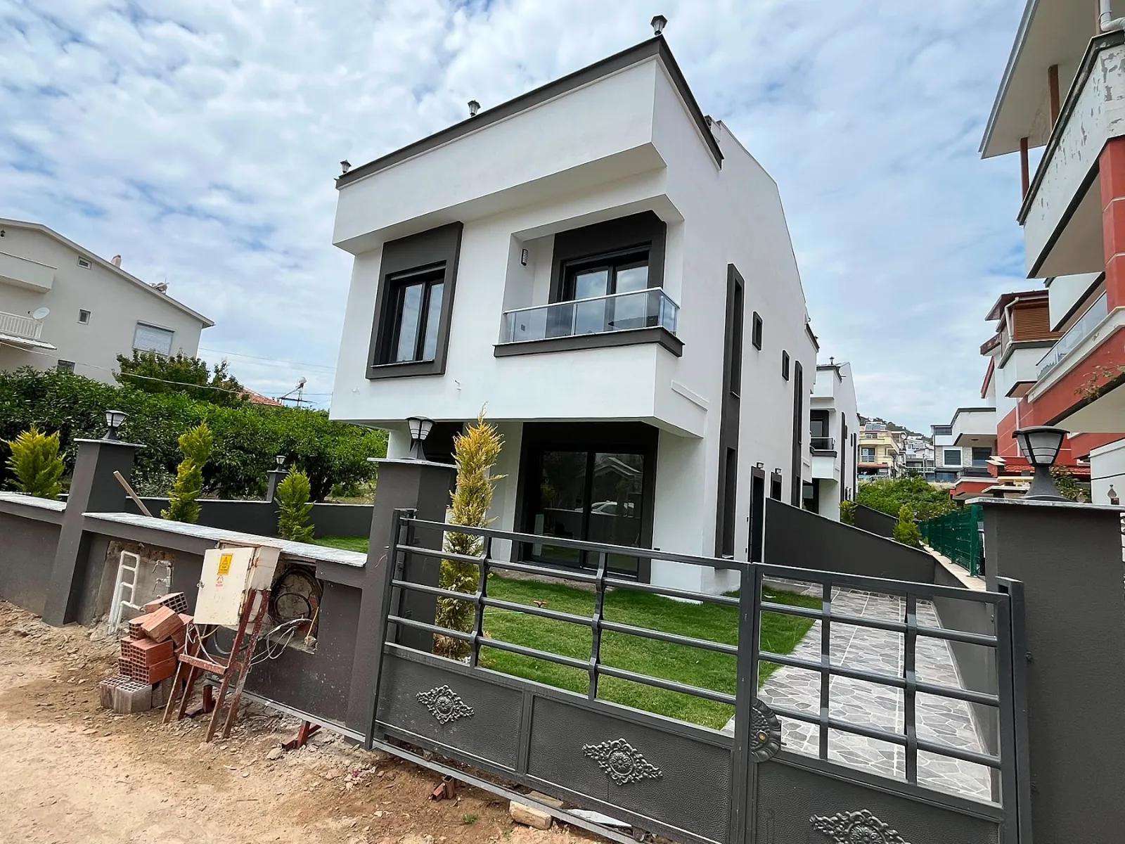 In Der Özdere Region Çukuraltı Befindet Sich Eine 3+1 Villa!!!