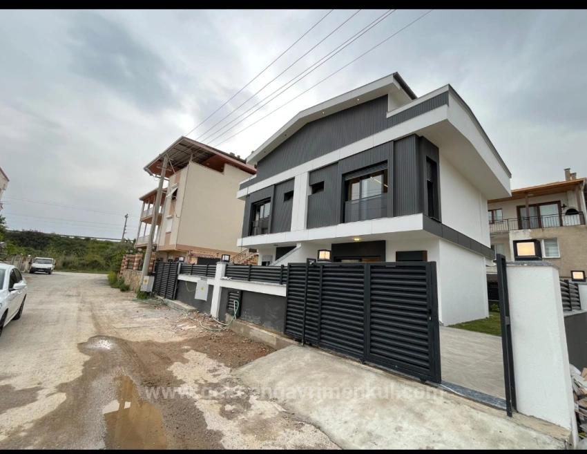 3+1 Villa Mit Fußbodenheizung, 350 Meter Vom Meer Entfernt In Der Region Gümüldür!!