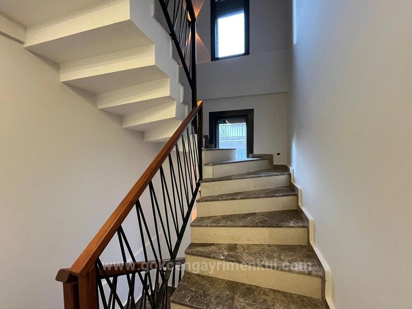 3+1 Villa Mit Fußbodenheizung, 350 Meter Vom Meer Entfernt In Der Region Gümüldür!!