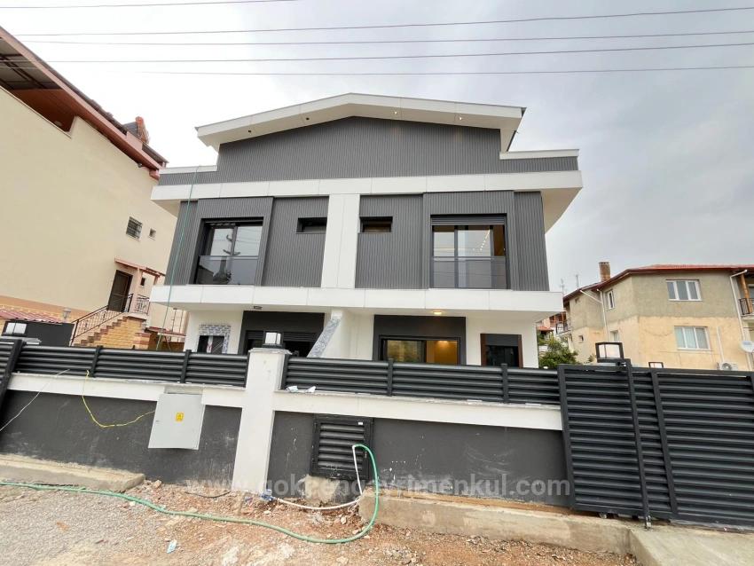 3+1 Villa Mit Fußbodenheizung, 350 Meter Vom Meer Entfernt In Der Region Gümüldür!!