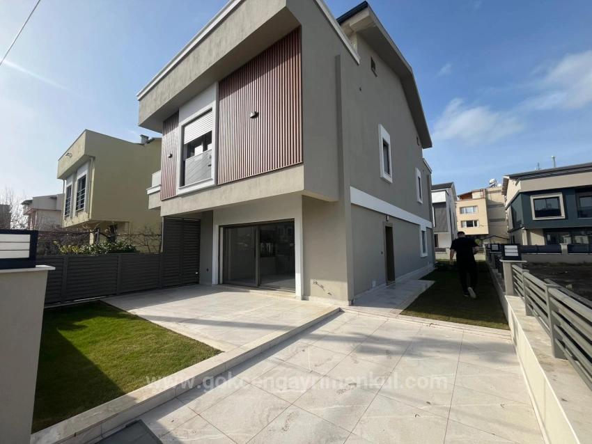 Villa Mit Garten, Parkplatz Und 3 Schlafzimmern In Özdere Gümüldür, 400 Meter Vom Meer Entfernt, Zu Vermieten!