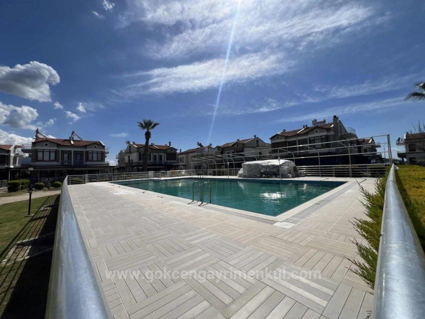 3+1 Villa In Einer Anlage Am Meer Mit Pool In Gümüldür!!!