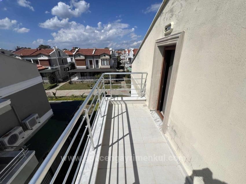 3+1 Villa In Einer Anlage Am Meer Mit Pool In Gümüldür!!!