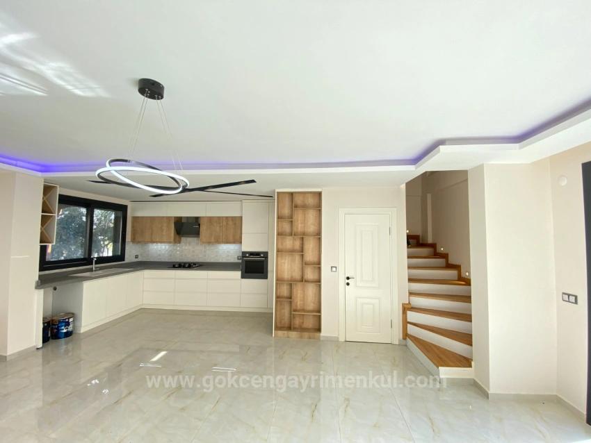 Luxuriöse Freistehende Villa Mit 3+1 Bädern In Doğanbey, Direkt Am Meer, Zu Verkaufen!!!!