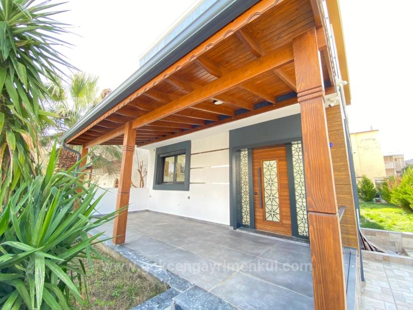 Luxuriöse Freistehende Villa Mit 3+1 Bädern In Doğanbey, Direkt Am Meer, Zu Verkaufen!!!!