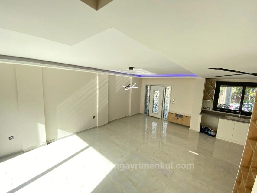 Luxuriöse Freistehende Villa Mit 3+1 Bädern In Doğanbey, Direkt Am Meer, Zu Verkaufen!!!!