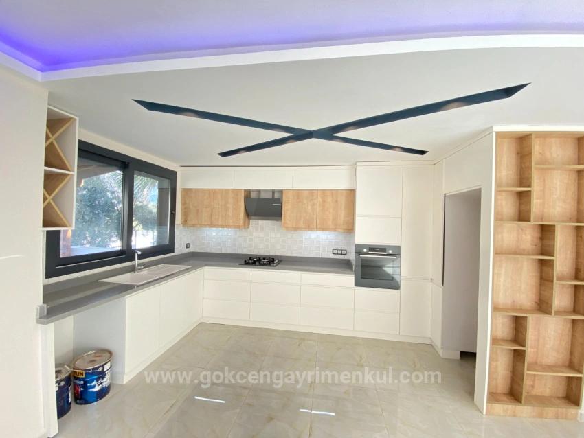 Luxuriöse Freistehende Villa Mit 3+1 Bädern In Doğanbey, Direkt Am Meer, Zu Verkaufen!!!!