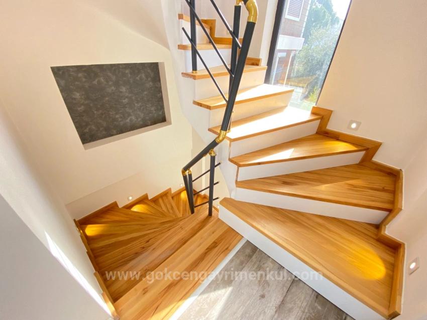 Luxuriöse Freistehende Villa Mit 3+1 Bädern In Doğanbey, Direkt Am Meer, Zu Verkaufen!!!!