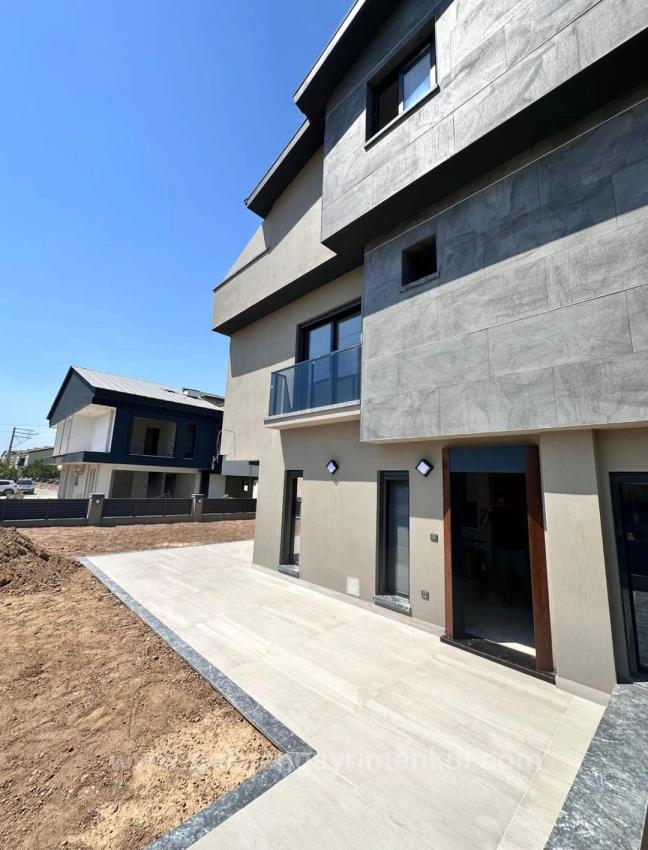 3+1 Villa Mit Großzügigem Garten, 300 Meter Vom Meer Entfernt In Der Region Gümüldür!!!!