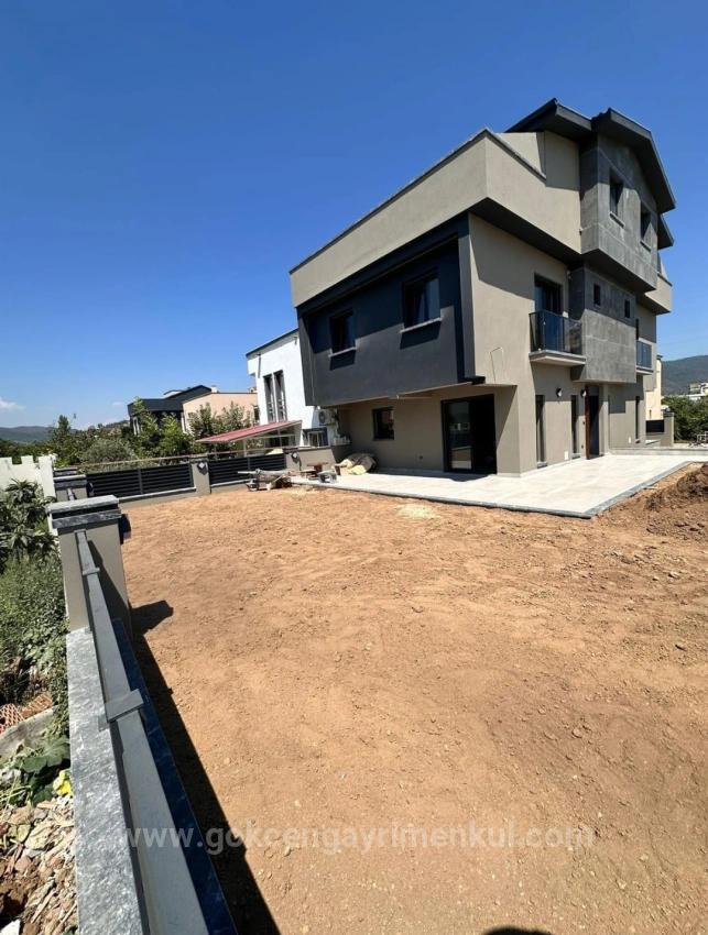 3+1 Villa Mit Großzügigem Garten, 300 Meter Vom Meer Entfernt In Der Region Gümüldür!!!!