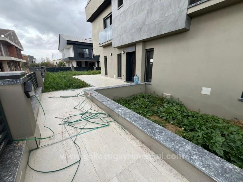 3+1 Villa Mit Großzügigem Garten, 300 Meter Vom Meer Entfernt In Der Region Gümüldür!!!!