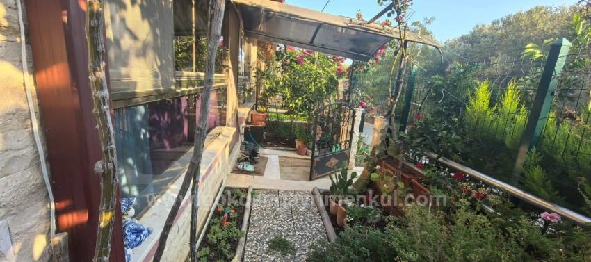 Eckgrundstück 3+1 Villa Im Zentrum Von Özdere Çukuraltı!!