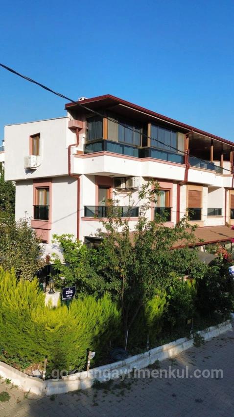 Eckgrundstück 3+1 Villa Im Zentrum Von Özdere Çukuraltı!!