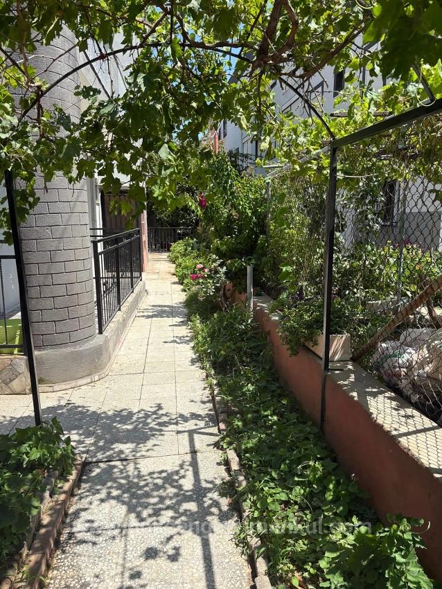 2+1 Erdgeschosswohnung Mit Garten, 50 Meter Vom Meer Entfernt In Der Region Gümüldür!!!