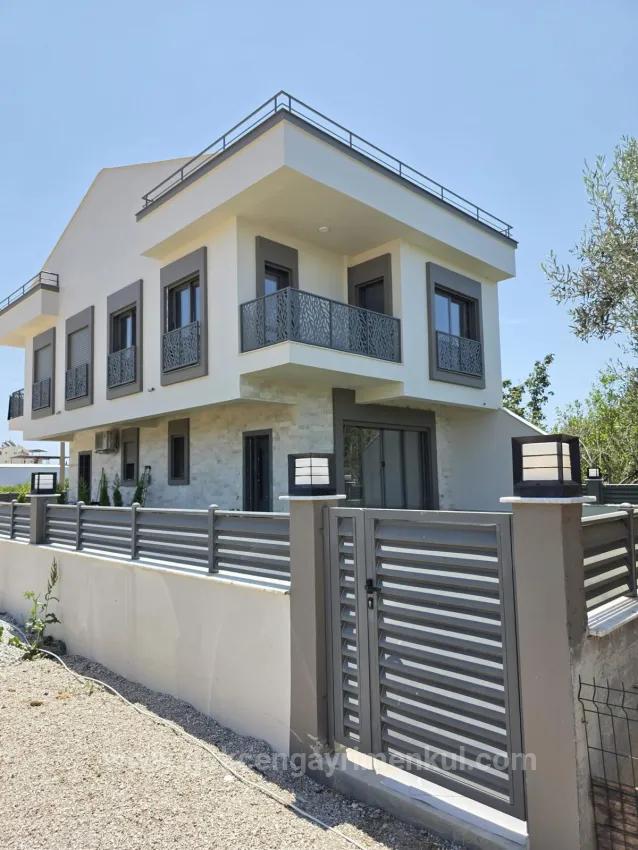 Im Gümüldür Bereich 3+1 Geräumige Villen Mit Garten!!!