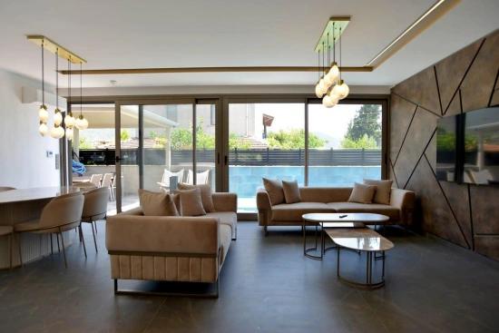 Die Einzige Freistehende Villa Mit Privatem Pool In Der Region Özdere Gümüldür!!!