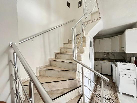 3+1 Maisonette-Wohnung Im Özdere-Ortamahalle-Gebiet, 100 Meter Vom Meer Entfernt!!!