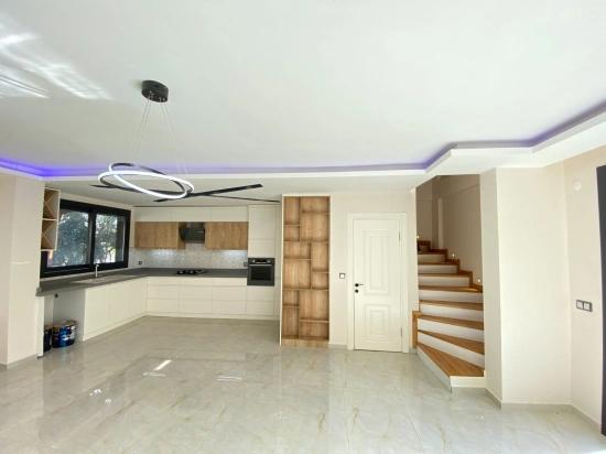 Luxuriöse Freistehende Villa Mit 3+1 Bädern In Doğanbey, Direkt Am Meer, Zu Verkaufen!!!!