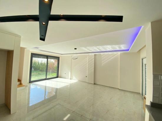Luxuriöse Freistehende Villa Mit 3+1 Bädern In Doğanbey, Direkt Am Meer, Zu Verkaufen!!!!