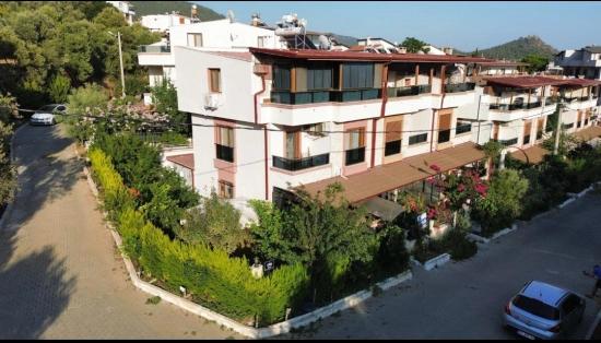 Eckgrundstück 3+1 Villa Im Zentrum Von Özdere Çukuraltı!!