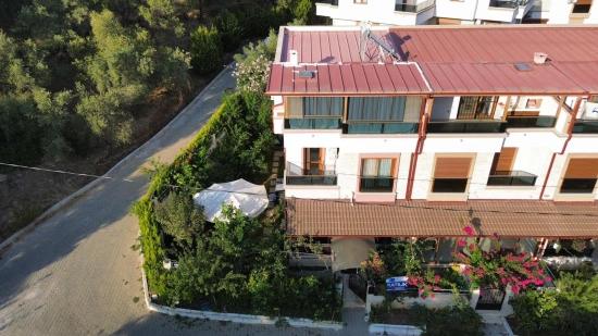 Eckgrundstück 3+1 Villa Im Zentrum Von Özdere Çukuraltı!!