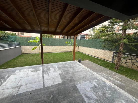 Luxuriöse 3+1-zimmer-villa Mit Großzügigem Garten, 80 Meter Vom Meer Entfernt In Özdere Ortamahalle!!!