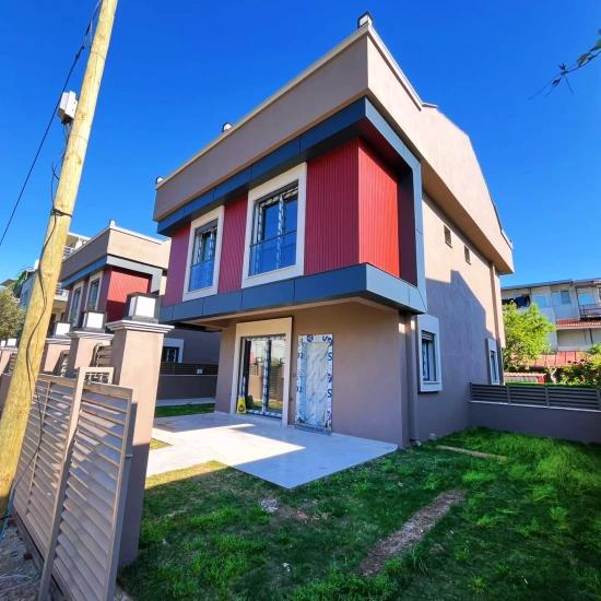 3+1 Villa Mit Garten In Der Gegend Von Özdere Ortamahalle!!!