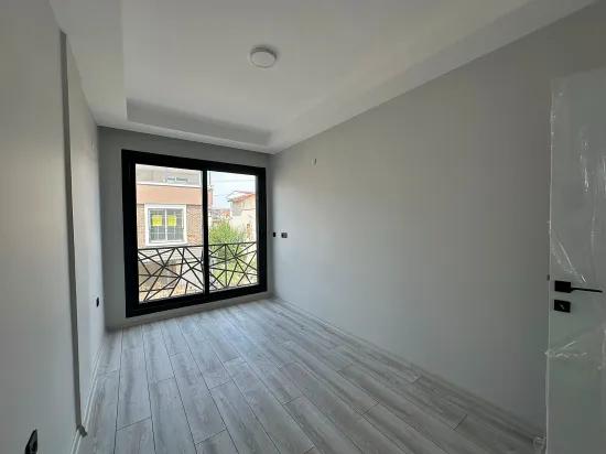 In Seferihisar Befindet Sich In Doğanbey Ein 3+1 Villenobjekt, Nur 300Mt Vom Meer Entfernt !!!