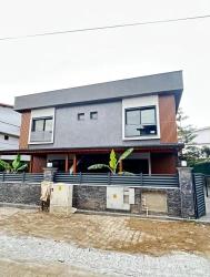 Luxuriöse 3+1-Zimmer-Villa Mit Großzügigem Garten, 80 Meter Vom Meer Entfernt In Özdere Ortamahalle!!!