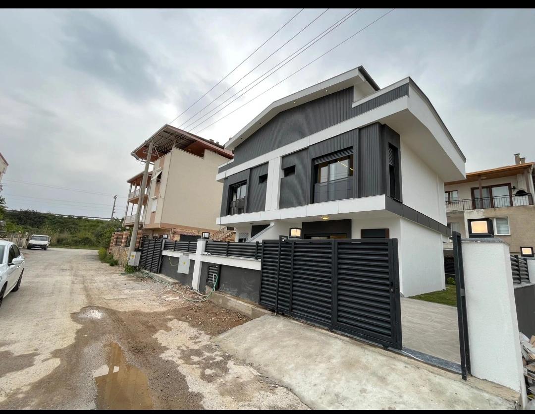 3+1 Villa With Underfloor Heating, 350 Meters From The Sea In Gümüldür Region!!