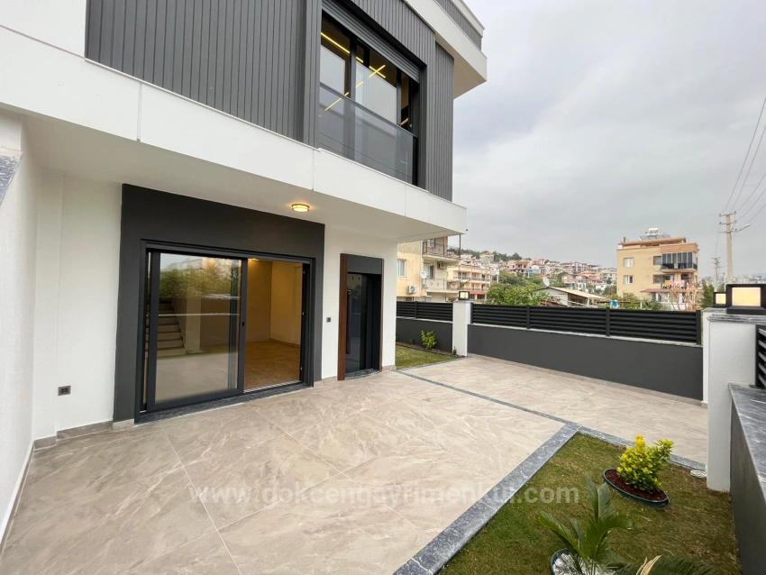 3+1 Villa With Underfloor Heating, 350 Meters From The Sea In Gümüldür Region!!