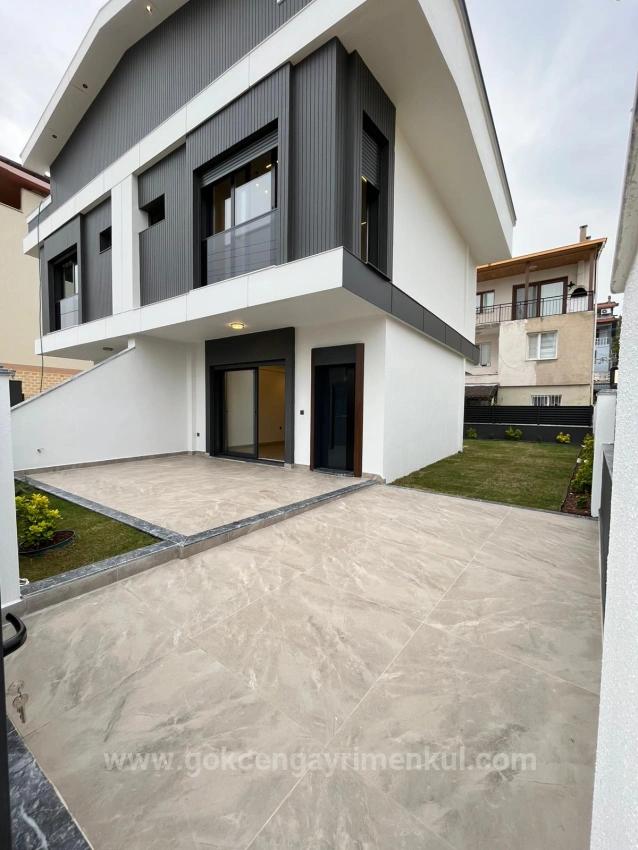 3+1 Villa With Underfloor Heating, 350 Meters From The Sea In Gümüldür Region!!