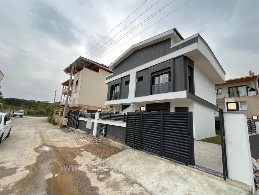 3+1 Villa With Underfloor Heating, 350 Meters From The Sea In Gümüldür Region!!