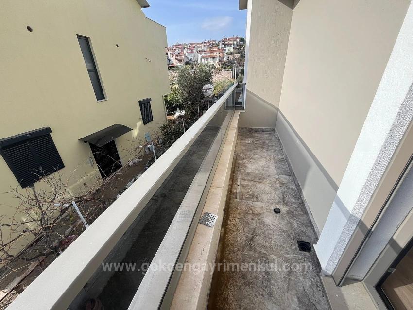 Villa With Garden, Parking, And 3 Bedrooms For Rent In Özdere Gümüldür Area, 400 Meters From The Sea!