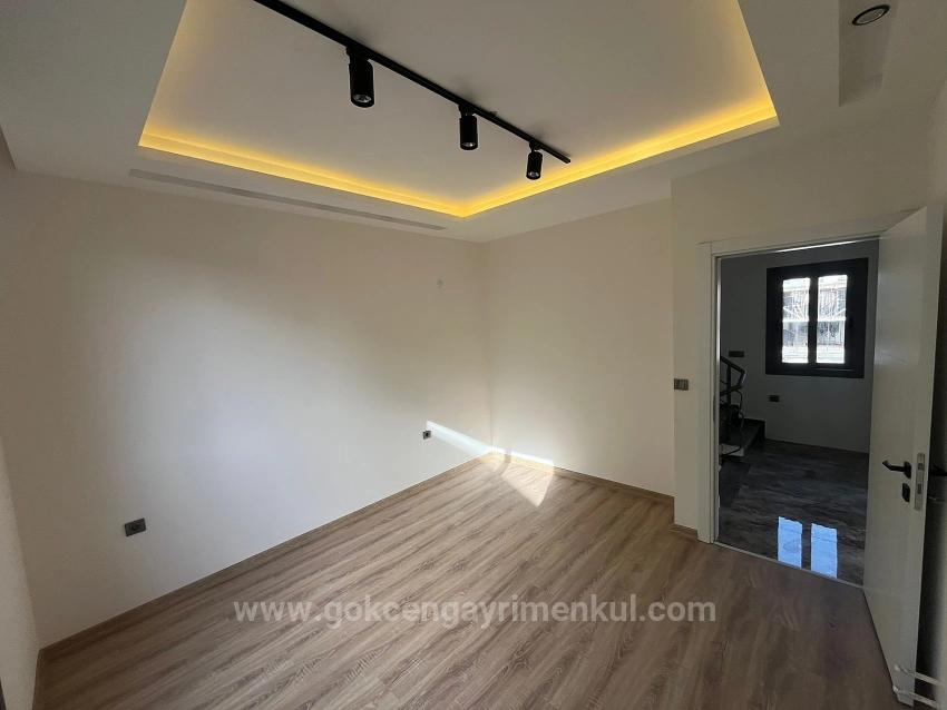 Villa With Garden, Parking, And 3 Bedrooms For Rent In Özdere Gümüldür Area, 400 Meters From The Sea!