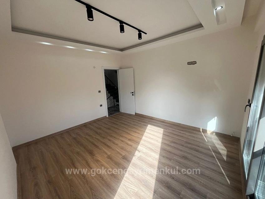 Villa With Garden, Parking, And 3 Bedrooms For Rent In Özdere Gümüldür Area, 400 Meters From The Sea!