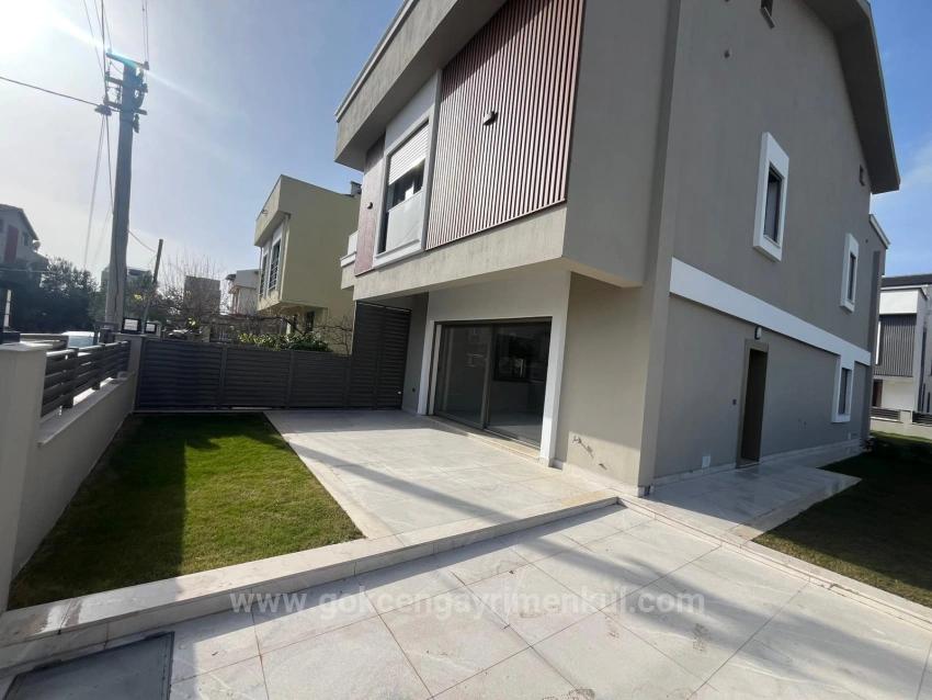 Villa With Garden, Parking, And 3 Bedrooms For Rent In Özdere Gümüldür Area, 400 Meters From The Sea!