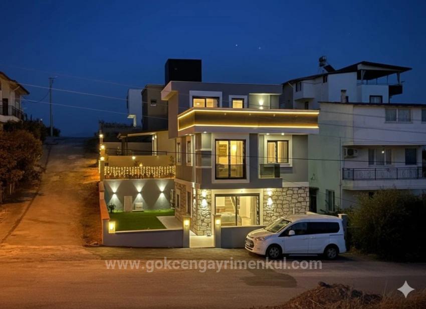 4+1 Bedroom Villa For Sale in Atatürk Nbh. Seferihisar Doğanbey - 210 m²