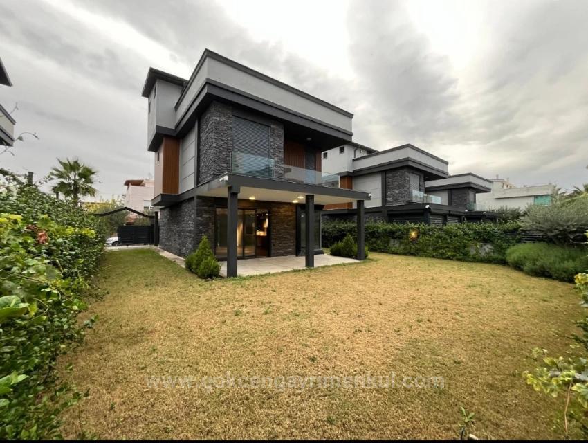 4+1 Bedroom Villa For Sale in Gümüldür Fevzi Çakmak Nbh. Menderes Gümüldür - 350 m²