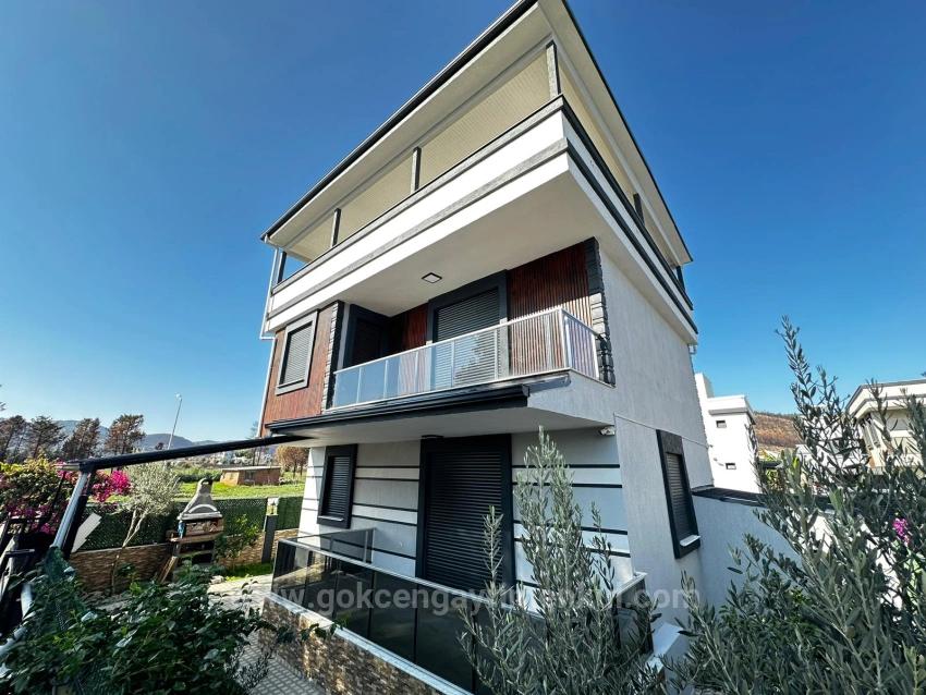 3+1 Bedroom Villa For Sale in Cumhuriyet Nbh. Seferihisar Doğanbey - 210 m²