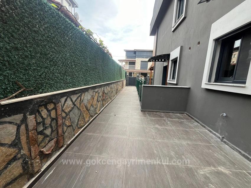 Luxury 3+1 Villa With Spacious Garden, 80 Meters From The Sea In Özdere Ortamahalle!!!