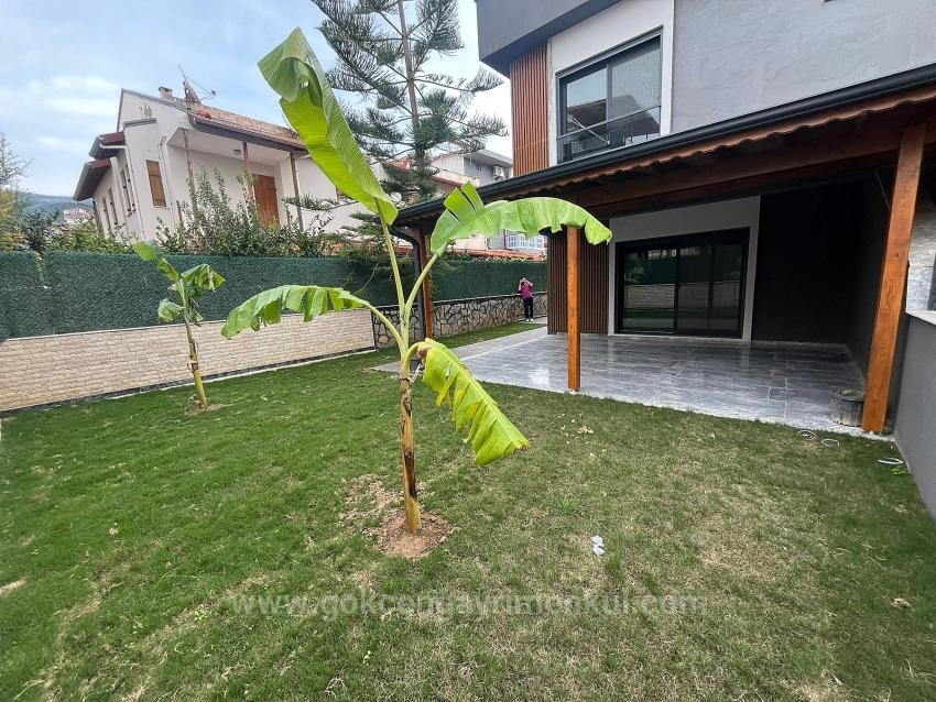Luxury 3+1 Villa With Spacious Garden, 80 Meters From The Sea In Özdere Ortamahalle!!!