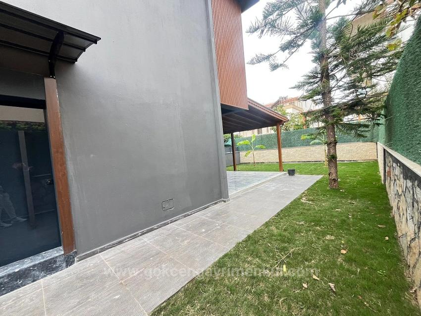 Luxury 3+1 Villa With Spacious Garden, 80 Meters From The Sea In Özdere Ortamahalle!!!