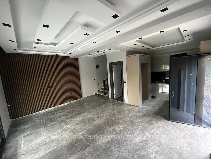 Luxury 3+1 Villa With Spacious Garden, 80 Meters From The Sea In Özdere Ortamahalle!!!