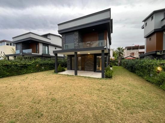 The Only Detached Luxury Villa On The Seaside In Gümüldür!!!!