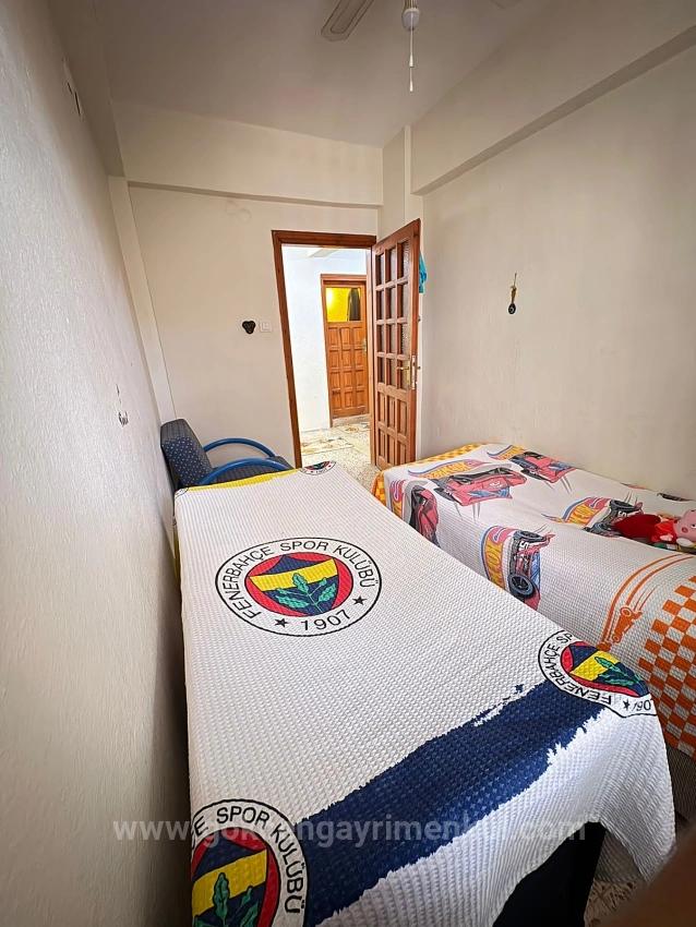 Квартира На Первом Этаже, 2 Спальни + 1 Ванная Комната, С Садом, В 50 Метрах От Моря, В Районе Гюмюльдюр!!!