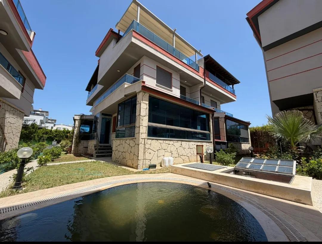 Gümüldürde Denize Sıfır 5+1 Villa !!!