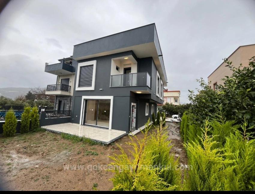 Gümüldür Bölgesinde Denize 500Mt Mesafe'de 3+1 Villa !!!!