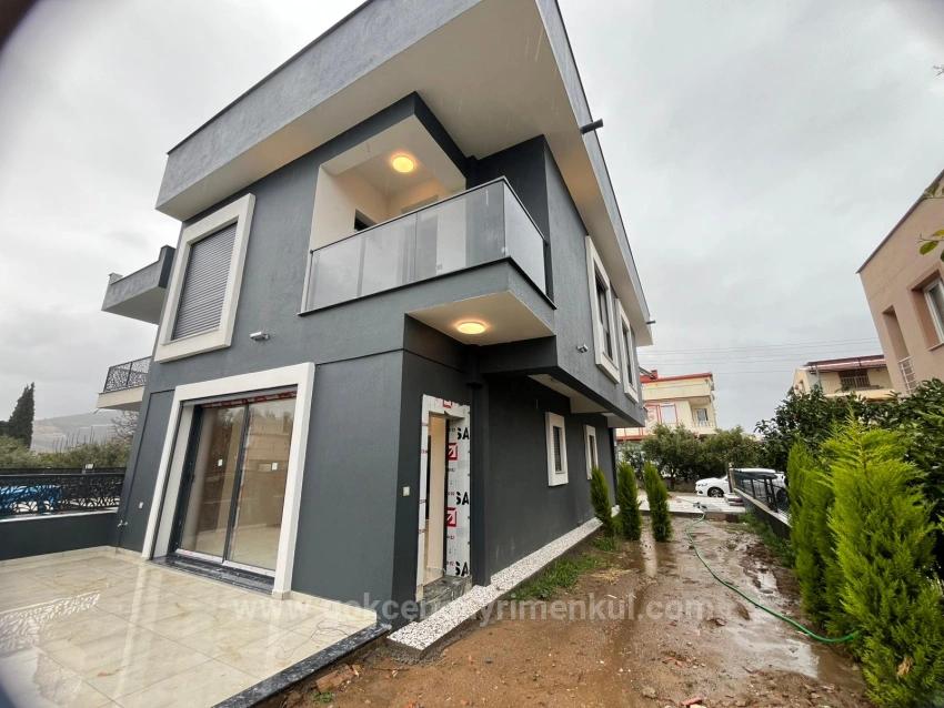 Gümüldür Bölgesinde Denize 500Mt Mesafe'de 3+1 Villa !!!!