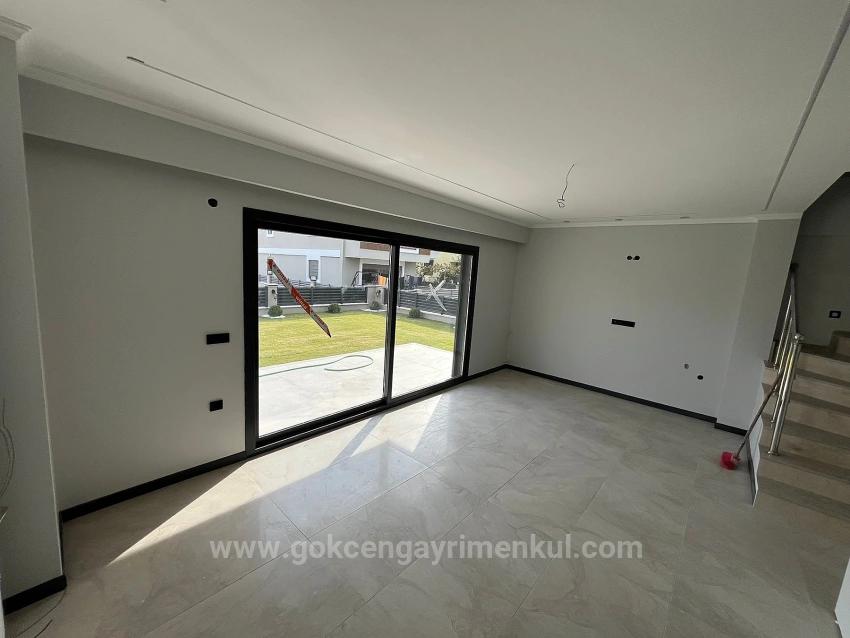 Gümüldür Bölgesin'de Denize 400Mt Mesafe'de Otoparklı Lüx Villa!!!